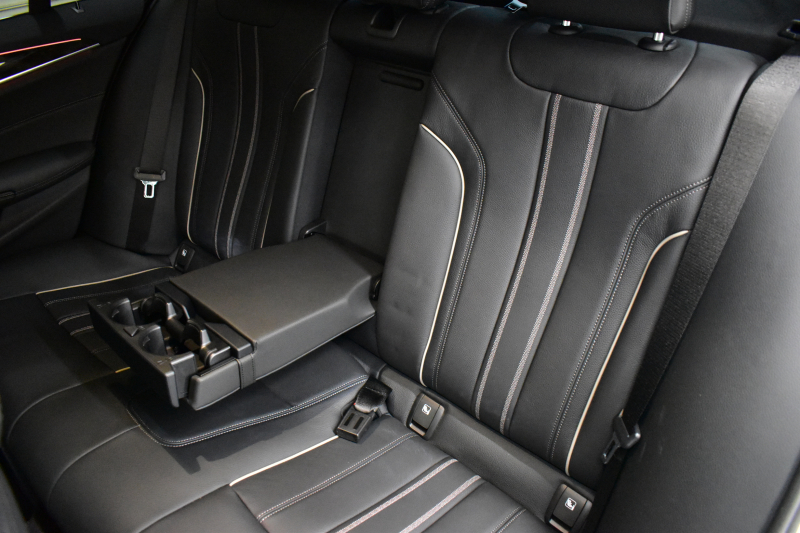 BMW 5シリーズ 530i Mｽﾎﾟｰﾂ 高出力ﾓﾃﾞﾙ ﾊｲﾗｲﾝP 型式変更後ﾓﾃﾞﾙ「ABA-JR20」 全席ﾋｰﾀｰ付黒革 全面液晶ﾒｰﾀｰ LEDﾍｯﾄﾞﾗｲﾄ 追従ACC HUD 車線変更&逸脱警告 衝突軽減B ﾀｯﾁﾊﾟﾈﾙ対応iﾄﾞﾗｲﾌﾞHDDﾅﾋﾞﾌﾙｾｸﾞ 全周囲ｶﾒﾗ3Dﾋﾞｭｰ Bｶﾒﾗ 電動ﾄﾗﾝｸ 19AW 2年保証