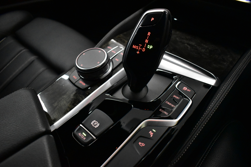 BMW 5シリーズ 530i Mｽﾎﾟｰﾂ 高出力ﾓﾃﾞﾙ ﾊｲﾗｲﾝP 型式変更後ﾓﾃﾞﾙ「ABA-JR20」 全席ﾋｰﾀｰ付黒革 全面液晶ﾒｰﾀｰ LEDﾍｯﾄﾞﾗｲﾄ 追従ACC HUD 車線変更&逸脱警告 衝突軽減B ﾀｯﾁﾊﾟﾈﾙ対応iﾄﾞﾗｲﾌﾞHDDﾅﾋﾞﾌﾙｾｸﾞ 全周囲ｶﾒﾗ3Dﾋﾞｭｰ Bｶﾒﾗ 電動ﾄﾗﾝｸ 19AW 2年保証