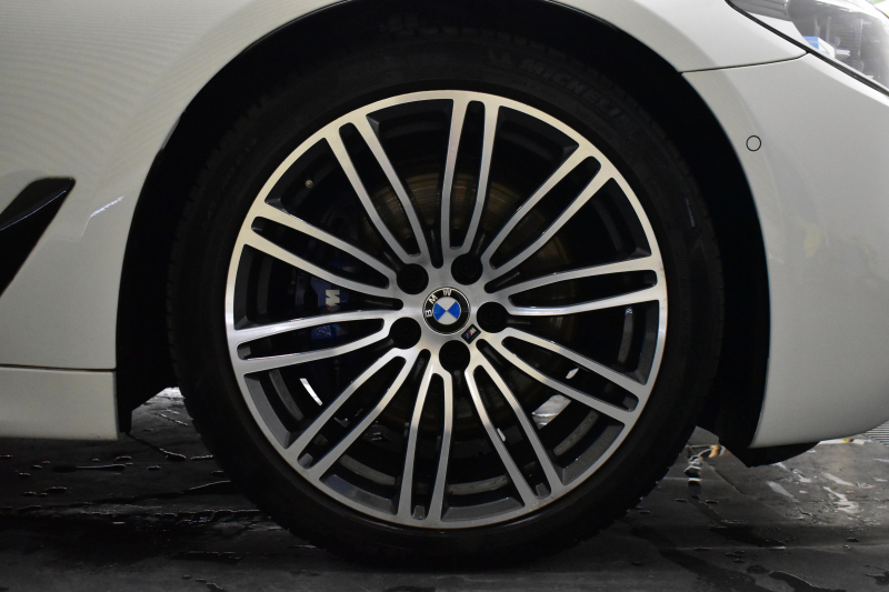 BMW 5シリーズ 530i Mｽﾎﾟｰﾂ 高出力ﾓﾃﾞﾙ ﾊｲﾗｲﾝP 型式変更後ﾓﾃﾞﾙ「ABA-JR20」 全席ﾋｰﾀｰ付黒革 全面液晶ﾒｰﾀｰ LEDﾍｯﾄﾞﾗｲﾄ 追従ACC HUD 車線変更&逸脱警告 衝突軽減B ﾀｯﾁﾊﾟﾈﾙ対応iﾄﾞﾗｲﾌﾞHDDﾅﾋﾞﾌﾙｾｸﾞ 全周囲ｶﾒﾗ3Dﾋﾞｭｰ Bｶﾒﾗ 電動ﾄﾗﾝｸ 19AW 2年保証