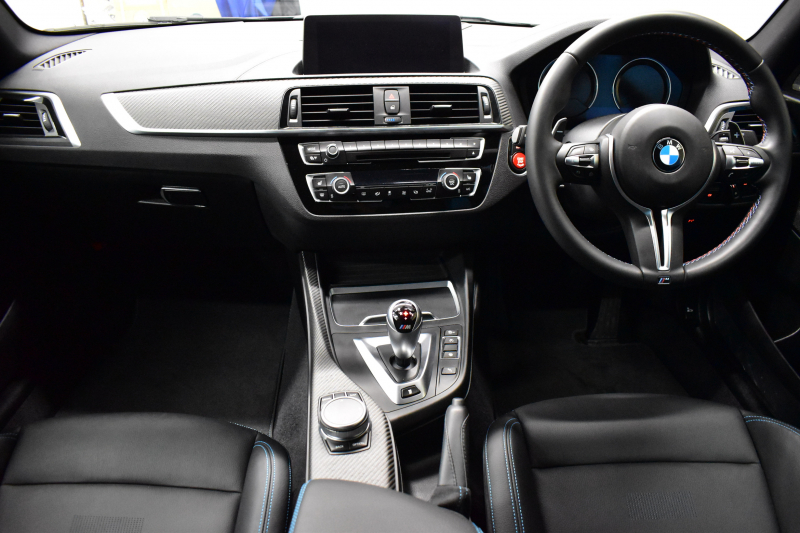 BMW Mシリーズ M2 ｺﾝﾍﾟﾃｨｼｮﾝ MDCT 7速DCT 型式変更後｢2U7230｣ 1ｵｰﾅｰ ﾊｰﾏﾝｶｰﾄﾞﾝ 専用410馬力ｴﾝｼﾞﾝ LEDﾍｯﾄﾞﾗｲﾄ&ﾃｰﾙ ﾋｰﾀｰ付黒革 ﾀｯﾁﾊﾟﾈﾙHDDﾅﾋﾞBｶﾒﾗ 19AW 衝突軽減B 車線逸脱＆歩行者警告 Mｼｰﾄﾍﾞﾙﾄ 2年保証