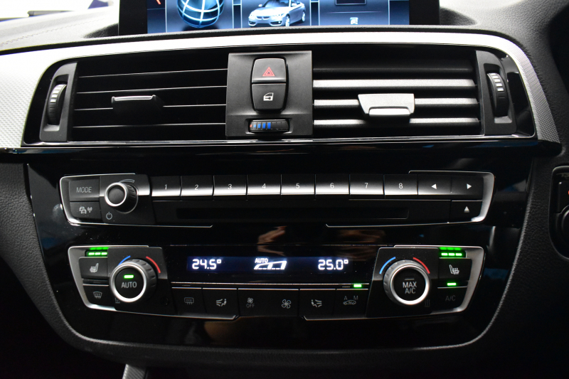 BMW 2シリーズ M240i LCI後期 直6ﾀｰﾎﾞ 340馬力 LEDﾍｯﾄﾞﾗｲﾄ 追従ACC ﾋｰﾀｰ付黒革 ﾀｯﾁﾊﾟﾈﾙiﾄﾞﾗｲﾌﾞHDDﾅﾋﾞ Bｶﾒﾗ 前後PDC 可変Mｻｽ 大型ﾌﾞﾚｰｷｼｽﾃﾑ 車線逸脱&歩行者警告 衝突軽減ﾌﾞﾚｰｷ 18AW ﾊﾟﾄﾞﾙｼﾌﾄ 2年保証