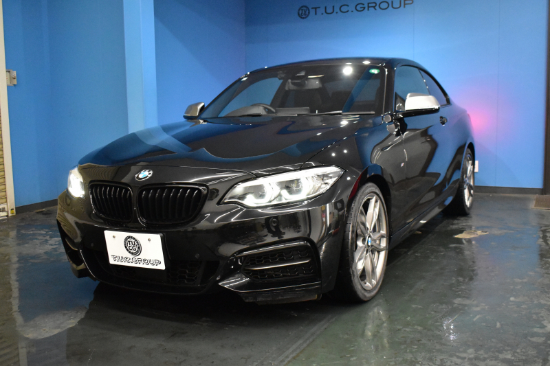 BMW 2シリーズ M240i LCI後期 直6ﾀｰﾎﾞ 340馬力 LEDﾍｯﾄﾞﾗｲﾄ 追従ACC ﾋｰﾀｰ付黒革 ﾀｯﾁﾊﾟﾈﾙiﾄﾞﾗｲﾌﾞHDDﾅﾋﾞ Bｶﾒﾗ 前後PDC 可変Mｻｽ 大型ﾌﾞﾚｰｷｼｽﾃﾑ 車線逸脱&歩行者警告 衝突軽減ﾌﾞﾚｰｷ 18AW ﾊﾟﾄﾞﾙｼﾌﾄ 2年保証