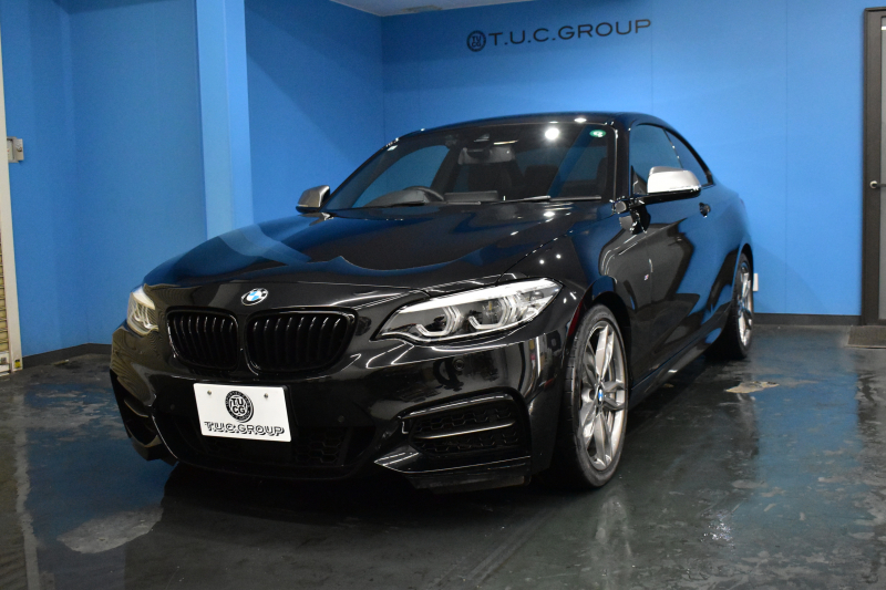 BMW 2シリーズ M240i LCI後期 直6ﾀｰﾎﾞ 340馬力 LEDﾍｯﾄﾞﾗｲﾄ 追従ACC ﾋｰﾀｰ付黒革 ﾀｯﾁﾊﾟﾈﾙiﾄﾞﾗｲﾌﾞHDDﾅﾋﾞ Bｶﾒﾗ 前後PDC 可変Mｻｽ 大型ﾌﾞﾚｰｷｼｽﾃﾑ 車線逸脱&歩行者警告 衝突軽減ﾌﾞﾚｰｷ 18AW ﾊﾟﾄﾞﾙｼﾌﾄ 2年保証