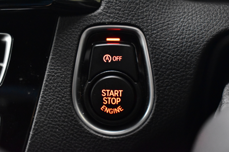 BMW 2シリーズ M240i LCI後期 直6ﾀｰﾎﾞ 340馬力 LEDﾍｯﾄﾞﾗｲﾄ 追従ACC ﾋｰﾀｰ付黒革 ﾀｯﾁﾊﾟﾈﾙiﾄﾞﾗｲﾌﾞHDDﾅﾋﾞ Bｶﾒﾗ 前後PDC 可変Mｻｽ 大型ﾌﾞﾚｰｷｼｽﾃﾑ 車線逸脱&歩行者警告 衝突軽減ﾌﾞﾚｰｷ 18AW ﾊﾟﾄﾞﾙｼﾌﾄ 2年保証