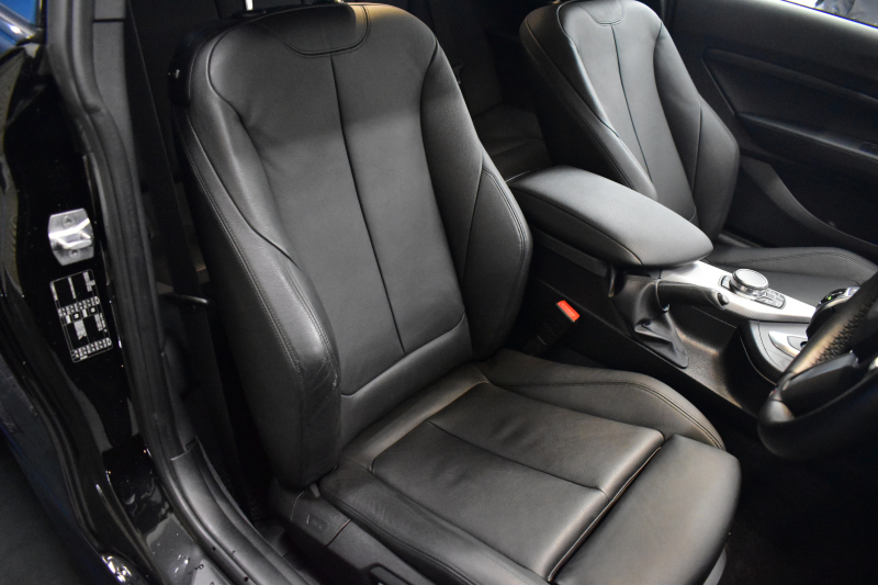 BMW 2シリーズ M240i LCI後期 直6ﾀｰﾎﾞ 340馬力 LEDﾍｯﾄﾞﾗｲﾄ 追従ACC ﾋｰﾀｰ付黒革 ﾀｯﾁﾊﾟﾈﾙiﾄﾞﾗｲﾌﾞHDDﾅﾋﾞ Bｶﾒﾗ 前後PDC 可変Mｻｽ 大型ﾌﾞﾚｰｷｼｽﾃﾑ 車線逸脱&歩行者警告 衝突軽減ﾌﾞﾚｰｷ 18AW ﾊﾟﾄﾞﾙｼﾌﾄ 2年保証