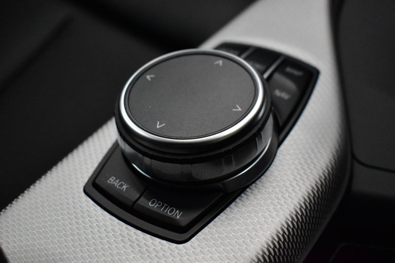 BMW 2シリーズ M240i LCI後期 直6ﾀｰﾎﾞ 340馬力 LEDﾍｯﾄﾞﾗｲﾄ 追従ACC ﾋｰﾀｰ付黒革 ﾀｯﾁﾊﾟﾈﾙiﾄﾞﾗｲﾌﾞHDDﾅﾋﾞ Bｶﾒﾗ 前後PDC 可変Mｻｽ 大型ﾌﾞﾚｰｷｼｽﾃﾑ 車線逸脱&歩行者警告 衝突軽減ﾌﾞﾚｰｷ 18AW ﾊﾟﾄﾞﾙｼﾌﾄ 2年保証