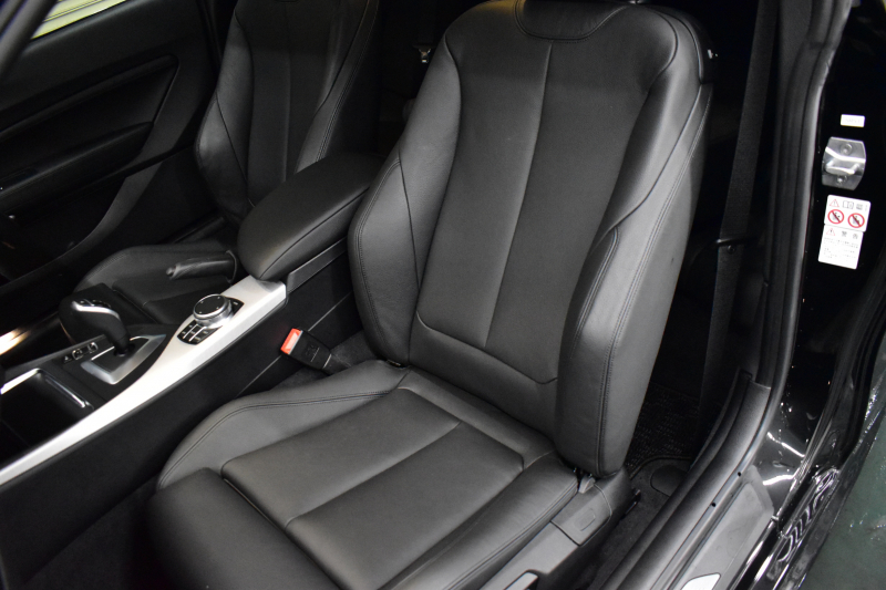 BMW 2シリーズ M240i LCI後期 直6ﾀｰﾎﾞ 340馬力 LEDﾍｯﾄﾞﾗｲﾄ 追従ACC ﾋｰﾀｰ付黒革 ﾀｯﾁﾊﾟﾈﾙiﾄﾞﾗｲﾌﾞHDDﾅﾋﾞ Bｶﾒﾗ 前後PDC 可変Mｻｽ 大型ﾌﾞﾚｰｷｼｽﾃﾑ 車線逸脱&歩行者警告 衝突軽減ﾌﾞﾚｰｷ 18AW ﾊﾟﾄﾞﾙｼﾌﾄ 2年保証