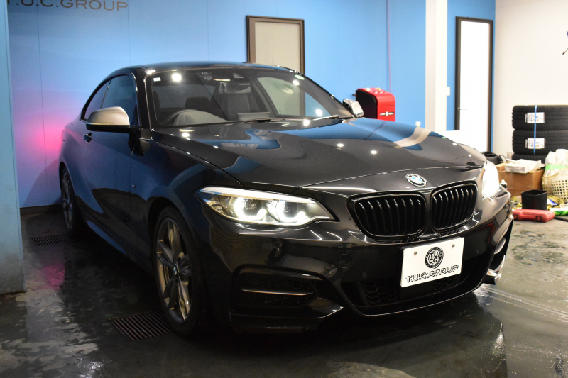 BMW 2シリーズ M240i LCI後期 直6ﾀｰﾎﾞ 340馬力 LEDﾍｯﾄﾞﾗｲﾄ 追従ACC ﾋｰﾀｰ付黒革 ﾀｯﾁﾊﾟﾈﾙiﾄﾞﾗｲﾌﾞHDDﾅﾋﾞ Bｶﾒﾗ 前後PDC 可変Mｻｽ 大型ﾌﾞﾚｰｷｼｽﾃﾑ 車線逸脱&歩行者警告 衝突軽減ﾌﾞﾚｰｷ 18AW ﾊﾟﾄﾞﾙｼﾌﾄ 2年保証
