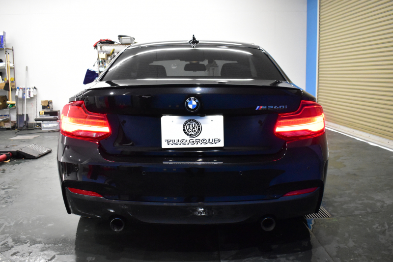 BMW 2シリーズ M240i LCI後期 直6ﾀｰﾎﾞ 340馬力 LEDﾍｯﾄﾞﾗｲﾄ 追従ACC ﾋｰﾀｰ付黒革 ﾀｯﾁﾊﾟﾈﾙiﾄﾞﾗｲﾌﾞHDDﾅﾋﾞ Bｶﾒﾗ 前後PDC 可変Mｻｽ 大型ﾌﾞﾚｰｷｼｽﾃﾑ 車線逸脱&歩行者警告 衝突軽減ﾌﾞﾚｰｷ 18AW ﾊﾟﾄﾞﾙｼﾌﾄ 2年保証