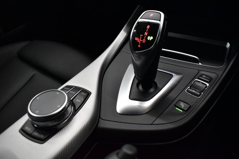 BMW 2シリーズ M240i LCI後期 直6ﾀｰﾎﾞ 340馬力 LEDﾍｯﾄﾞﾗｲﾄ 追従ACC ﾋｰﾀｰ付黒革 ﾀｯﾁﾊﾟﾈﾙiﾄﾞﾗｲﾌﾞHDDﾅﾋﾞ Bｶﾒﾗ 前後PDC 可変Mｻｽ 大型ﾌﾞﾚｰｷｼｽﾃﾑ 車線逸脱&歩行者警告 衝突軽減ﾌﾞﾚｰｷ 18AW ﾊﾟﾄﾞﾙｼﾌﾄ 2年保証