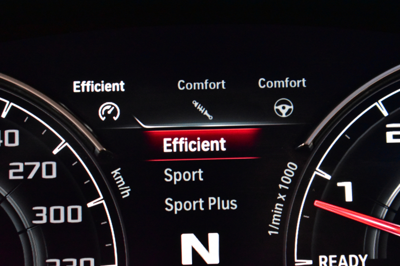 BMW Mシリーズ M5 V8ﾂｲﾝﾀｰﾎﾞ600馬力 MxDrive（4WD/2WD切替可）全席ﾋｰﾀｰ&前席ﾍﾞﾝﾁﾚｰｼｮﾝ付ｼﾙﾊﾞｰｽﾄｰﾝ&ﾌﾞﾗｯｸﾚｻﾞｰ ﾀﾞｰｸｶｰﾎﾞﾝｲﾝﾃﾘｱ 追従ACC LCW LEDﾍｯﾄﾞﾗｲﾄ HUD 液晶ﾒｰﾀｰ 3Dﾋﾞｭｰ 20AW 2年保証