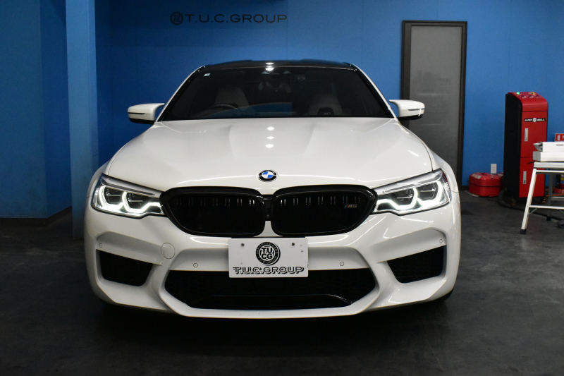 BMW Mシリーズ M5 V8ﾂｲﾝﾀｰﾎﾞ600馬力 MxDrive（4WD/2WD切替可）全席ﾋｰﾀｰ&前席ﾍﾞﾝﾁﾚｰｼｮﾝ付ｼﾙﾊﾞｰｽﾄｰﾝ&ﾌﾞﾗｯｸﾚｻﾞｰ ﾀﾞｰｸｶｰﾎﾞﾝｲﾝﾃﾘｱ 追従ACC LCW LEDﾍｯﾄﾞﾗｲﾄ HUD 液晶ﾒｰﾀｰ 3Dﾋﾞｭｰ 20AW 2年保証