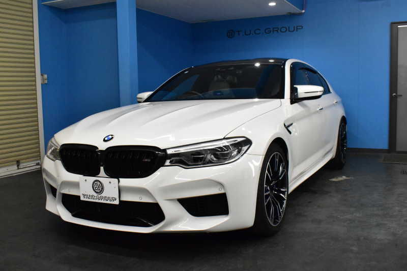 BMW Mシリーズ M5 V8ﾂｲﾝﾀｰﾎﾞ600馬力 MxDrive（4WD/2WD切替可）全席ﾋｰﾀｰ&前席ﾍﾞﾝﾁﾚｰｼｮﾝ付ｼﾙﾊﾞｰｽﾄｰﾝ&ﾌﾞﾗｯｸﾚｻﾞｰ ﾀﾞｰｸｶｰﾎﾞﾝｲﾝﾃﾘｱ 追従ACC LCW LEDﾍｯﾄﾞﾗｲﾄ HUD 液晶ﾒｰﾀｰ 3Dﾋﾞｭｰ 20AW 2年保証