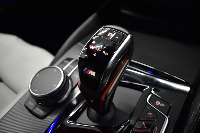 BMW Mシリーズ M5 V8ﾂｲﾝﾀｰﾎﾞ600馬力 MxDrive（4WD/2WD切替可）全席ﾋｰﾀｰ&前席ﾍﾞﾝﾁﾚｰｼｮﾝ付ｼﾙﾊﾞｰｽﾄｰﾝ&ﾌﾞﾗｯｸﾚｻﾞｰ ﾀﾞｰｸｶｰﾎﾞﾝｲﾝﾃﾘｱ 追従ACC LCW LEDﾍｯﾄﾞﾗｲﾄ HUD 液晶ﾒｰﾀｰ 3Dﾋﾞｭｰ 20AW 2年保証