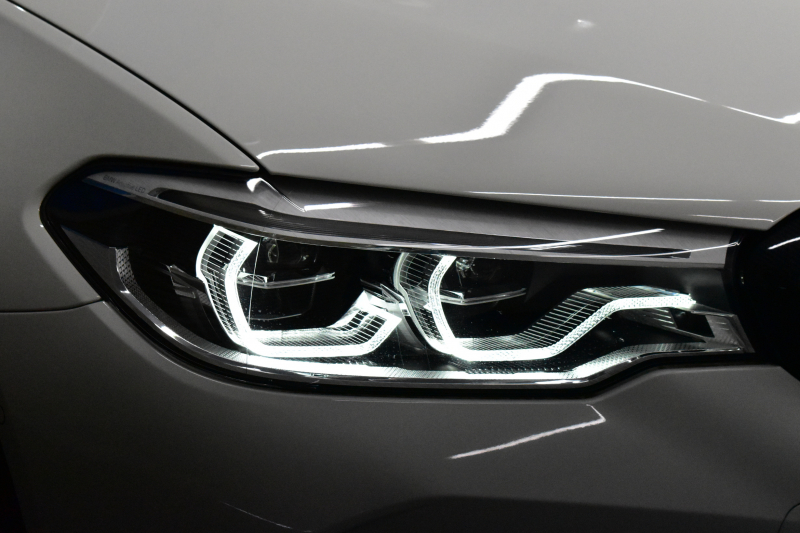 BMW Mシリーズ M5 V8ﾂｲﾝﾀｰﾎﾞ600馬力 MxDrive（4WD/2WD切替可）全席ﾋｰﾀｰ&前席ﾍﾞﾝﾁﾚｰｼｮﾝ付ｼﾙﾊﾞｰｽﾄｰﾝ&ﾌﾞﾗｯｸﾚｻﾞｰ ﾀﾞｰｸｶｰﾎﾞﾝｲﾝﾃﾘｱ 追従ACC LCW LEDﾍｯﾄﾞﾗｲﾄ HUD 液晶ﾒｰﾀｰ 3Dﾋﾞｭｰ 20AW 2年保証