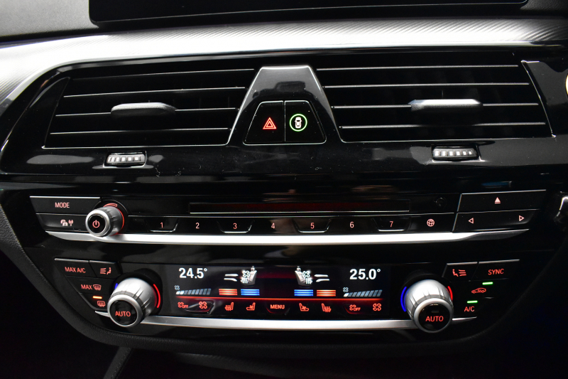 BMW Mシリーズ M5 V8ﾂｲﾝﾀｰﾎﾞ600馬力 MxDrive（4WD/2WD切替可）全席ﾋｰﾀｰ&前席ﾍﾞﾝﾁﾚｰｼｮﾝ付ｼﾙﾊﾞｰｽﾄｰﾝ&ﾌﾞﾗｯｸﾚｻﾞｰ ﾀﾞｰｸｶｰﾎﾞﾝｲﾝﾃﾘｱ 追従ACC LCW LEDﾍｯﾄﾞﾗｲﾄ HUD 液晶ﾒｰﾀｰ 3Dﾋﾞｭｰ 20AW 2年保証