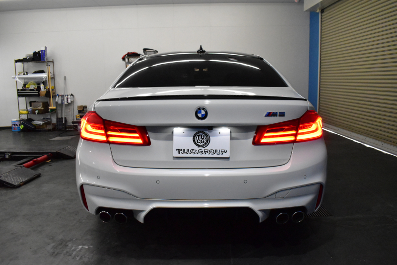 BMW Mシリーズ M5 V8ﾂｲﾝﾀｰﾎﾞ600馬力 MxDrive（4WD/2WD切替可）全席ﾋｰﾀｰ&前席ﾍﾞﾝﾁﾚｰｼｮﾝ付ｼﾙﾊﾞｰｽﾄｰﾝ&ﾌﾞﾗｯｸﾚｻﾞｰ ﾀﾞｰｸｶｰﾎﾞﾝｲﾝﾃﾘｱ 追従ACC LCW LEDﾍｯﾄﾞﾗｲﾄ HUD 液晶ﾒｰﾀｰ 3Dﾋﾞｭｰ 20AW 2年保証