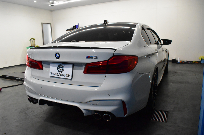 BMW Mシリーズ M5 V8ﾂｲﾝﾀｰﾎﾞ600馬力 MxDrive（4WD/2WD切替可）全席ﾋｰﾀｰ&前席ﾍﾞﾝﾁﾚｰｼｮﾝ付ｼﾙﾊﾞｰｽﾄｰﾝ&ﾌﾞﾗｯｸﾚｻﾞｰ ﾀﾞｰｸｶｰﾎﾞﾝｲﾝﾃﾘｱ 追従ACC LCW LEDﾍｯﾄﾞﾗｲﾄ HUD 液晶ﾒｰﾀｰ 3Dﾋﾞｭｰ 20AW 2年保証