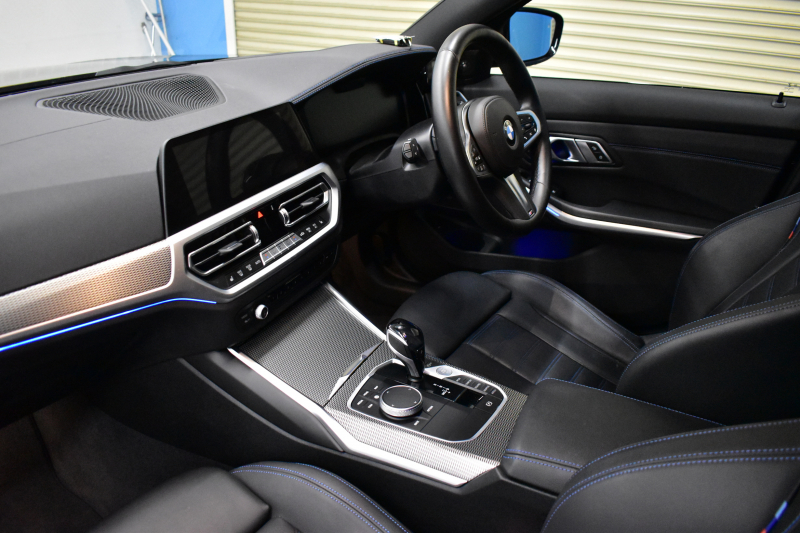 BMW 3シリーズ M340i Xﾄﾞﾗｲﾌﾞ ｻﾝﾙｰﾌ ｲﾉﾍﾞｰｼｮﾝP ﾋｰﾀｰ付黒革 ACC HUD ﾚｰｻﾞｰLEDﾗｲﾄ 可変Mｻｽ 19AW Mｽﾎﾟｰﾂﾌﾞﾚｰｷ ｼﾞｪｽﾁｬｰC付ﾀｯﾁﾊﾟﾈﾙﾅﾋﾞ全周囲ｶﾒﾗ ﾊｰﾏﾝｶｰﾄﾞﾝ 側面衝突&車線変更&逸脱警告 2年保証