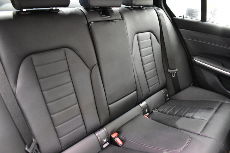 BMW 3シリーズ 320i Mｽﾎﾟｰﾂ 新車保証R7年12月迄 LCI後期 ﾊｲﾗｲﾝP ｶｰﾌﾞﾄﾞﾃﾞｨｽﾌﾟﾚｲ ﾋｰﾀｰ付黒革 LEDﾍｯﾄﾞﾗｲﾄ 電動ﾄﾗﾝｸ 18AW BMWﾗｲﾌﾞｺｯｸﾋﾟｯﾄ Bｶﾒﾗ ｱｯﾌﾟﾙｶｰﾌﾟﾚｲ  ACC HUD 車線変更&逸脱&歩行者警告 2年保証