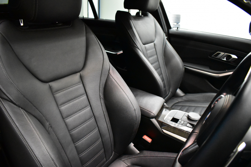 BMW 3シリーズ 320i Mｽﾎﾟｰﾂ 新車保証R7年12月迄 LCI後期 ﾊｲﾗｲﾝP ｶｰﾌﾞﾄﾞﾃﾞｨｽﾌﾟﾚｲ ﾋｰﾀｰ付黒革 LEDﾍｯﾄﾞﾗｲﾄ 電動ﾄﾗﾝｸ 18AW BMWﾗｲﾌﾞｺｯｸﾋﾟｯﾄ Bｶﾒﾗ ｱｯﾌﾟﾙｶｰﾌﾟﾚｲ  ACC HUD 車線変更&逸脱&歩行者警告 2年保証