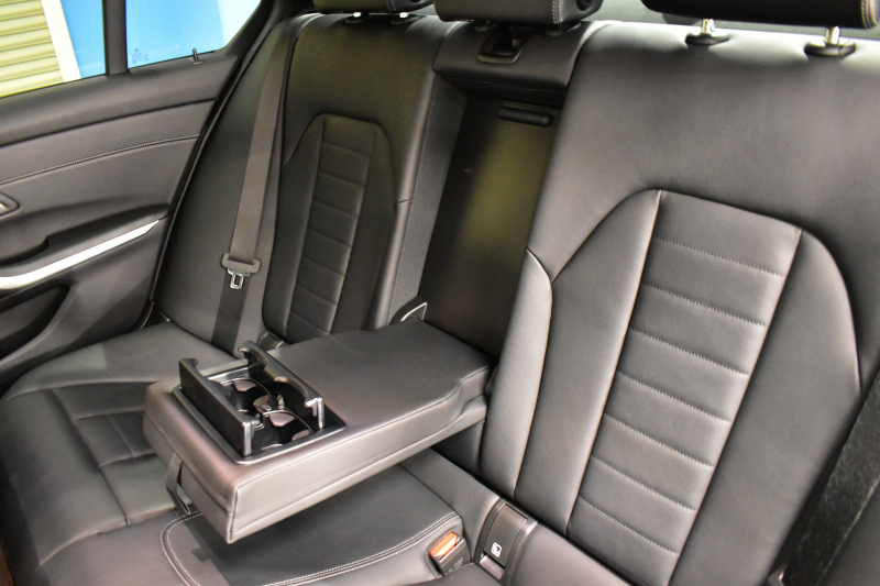 BMW 3シリーズ 320i Mｽﾎﾟｰﾂ 新車保証R7年12月迄 LCI後期 ﾊｲﾗｲﾝP ｶｰﾌﾞﾄﾞﾃﾞｨｽﾌﾟﾚｲ ﾋｰﾀｰ付黒革 LEDﾍｯﾄﾞﾗｲﾄ 電動ﾄﾗﾝｸ 18AW BMWﾗｲﾌﾞｺｯｸﾋﾟｯﾄ Bｶﾒﾗ ｱｯﾌﾟﾙｶｰﾌﾟﾚｲ  ACC HUD 車線変更&逸脱&歩行者警告 2年保証