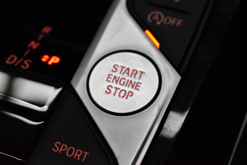 BMW 3シリーズ 320i Mｽﾎﾟｰﾂ 新車保証R7年12月迄 LCI後期 ﾊｲﾗｲﾝP ｶｰﾌﾞﾄﾞﾃﾞｨｽﾌﾟﾚｲ ﾋｰﾀｰ付黒革 LEDﾍｯﾄﾞﾗｲﾄ 電動ﾄﾗﾝｸ 18AW BMWﾗｲﾌﾞｺｯｸﾋﾟｯﾄ Bｶﾒﾗ ｱｯﾌﾟﾙｶｰﾌﾟﾚｲ  ACC HUD 車線変更&逸脱&歩行者警告 2年保証