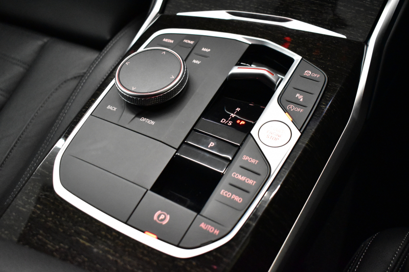 BMW 3シリーズ 320i Mｽﾎﾟｰﾂ 新車保証R7年12月迄 LCI後期 ﾊｲﾗｲﾝP ｶｰﾌﾞﾄﾞﾃﾞｨｽﾌﾟﾚｲ ﾋｰﾀｰ付黒革 LEDﾍｯﾄﾞﾗｲﾄ 電動ﾄﾗﾝｸ 18AW BMWﾗｲﾌﾞｺｯｸﾋﾟｯﾄ Bｶﾒﾗ ｱｯﾌﾟﾙｶｰﾌﾟﾚｲ  ACC HUD 車線変更&逸脱&歩行者警告 2年保証