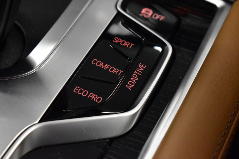 BMW 7シリーズ 740i Mｽﾎﾟｰﾂ ｻﾝﾙｰﾌ ﾚｰｻﾞｰLEDﾍｯﾄﾞﾗｲﾄ 全席ﾋｰﾀｰ 前席ﾏｯｻｰｼﾞ&ﾍﾞﾝﾁﾚｰｼｮﾝ付茶革 20AW ACC HUD ﾊｰﾏﾝｶｰﾄﾞﾝ ﾀｯﾁﾊﾟﾈﾙﾅﾋﾞ3Dﾋﾞｭｰﾌﾙｾｸﾞ LCW 液晶ﾒｰﾀｰ 20AW 車線逸脱&歩行者警告 衝突軽減ﾌﾞﾚｰｷ 電動ﾄﾗﾝｸ 2年保証