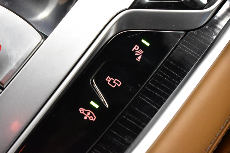 BMW 7シリーズ 740i Mｽﾎﾟｰﾂ ｻﾝﾙｰﾌ ﾚｰｻﾞｰLEDﾍｯﾄﾞﾗｲﾄ 全席ﾋｰﾀｰ 前席ﾏｯｻｰｼﾞ&ﾍﾞﾝﾁﾚｰｼｮﾝ付茶革 20AW ACC HUD ﾊｰﾏﾝｶｰﾄﾞﾝ ﾀｯﾁﾊﾟﾈﾙﾅﾋﾞ3Dﾋﾞｭｰﾌﾙｾｸﾞ LCW 液晶ﾒｰﾀｰ 20AW 車線逸脱&歩行者警告 衝突軽減ﾌﾞﾚｰｷ 電動ﾄﾗﾝｸ 2年保証