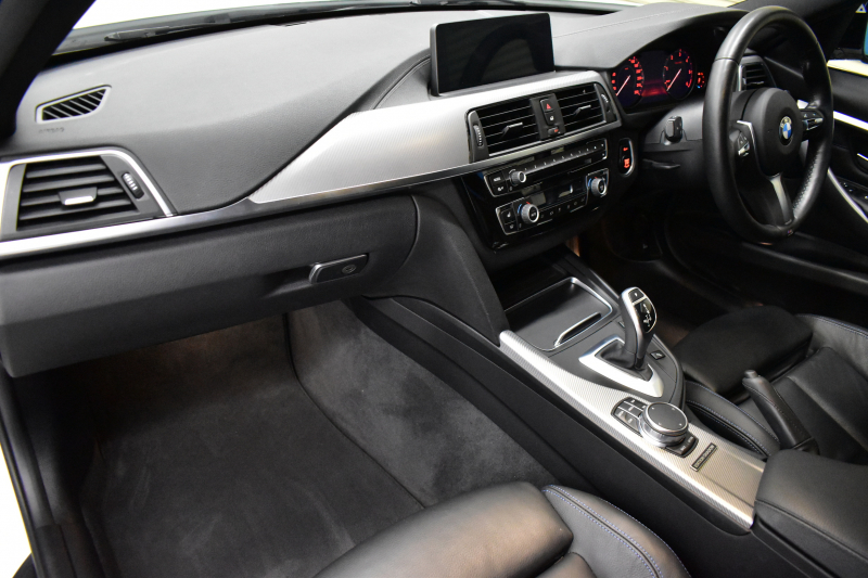 BMW 3シリーズ 320dﾂｰﾘﾝｸﾞ Mｽﾎﾟｰﾂｴﾃﾞｨｼｮﾝｼｬﾄﾞｰ LCI後期限定8C20ｴﾝｼﾞﾝ ﾋｰﾀｰ付黒革 専用ﾀﾞｰｸLEDﾍｯﾄﾞﾗｲﾄ&ﾃｰﾙ 液晶ﾒｰﾀｰ 追従ACC ﾀｯﾁﾊﾟﾈﾙHDDﾅﾋﾞ 車線変更&逸脱&歩行者警告 衝突軽減ﾌﾞﾚｰｷ  19AW 電動Rｹﾞｰﾄ 前後PDC Bｶﾒﾗ  2年保証