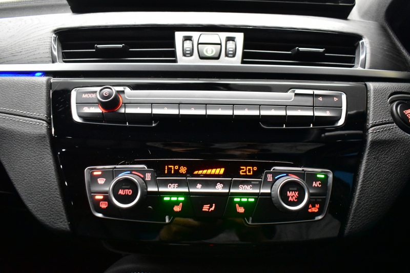 BMW X1 Xdrive18d Mｽﾎﾟｰﾂ LCI後期 ﾌｪｲｽﾘﾌﾄ後 1ｵｰﾅｰ 4WD ｾﾚｸﾄ&ｱﾄﾞﾊﾞﾝｽﾄﾞｱｸﾃｨﾌﾞｾｰﾌﾃｨ&ﾊｲﾗｲﾝ&ｺﾝﾌｫｰﾄP ﾊﾟﾉﾗﾏｶﾞﾗｽｻﾝﾙｰﾌ ACC ﾋｰﾀｰ付電動黒革 LEDﾍｯﾄﾞﾗｲﾄ 18AW 車線逸脱&歩行者警告 衝突軽減B ﾀｯﾁﾊﾟﾈﾙﾅﾋﾞ Bｶﾒﾗ 電動Rｹﾞｰﾄ 2年保証