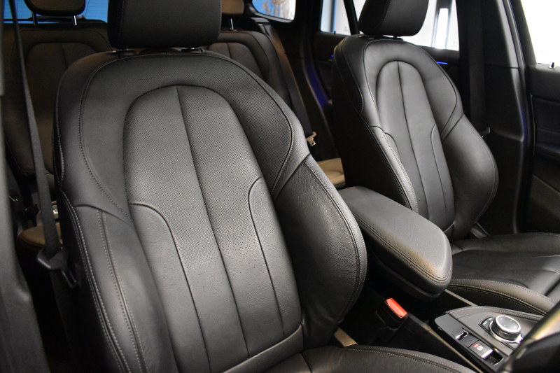 BMW X1 Xdrive18d Mｽﾎﾟｰﾂ LCI後期 ﾌｪｲｽﾘﾌﾄ後 1ｵｰﾅｰ 4WD ｾﾚｸﾄ&ｱﾄﾞﾊﾞﾝｽﾄﾞｱｸﾃｨﾌﾞｾｰﾌﾃｨ&ﾊｲﾗｲﾝ&ｺﾝﾌｫｰﾄP ﾊﾟﾉﾗﾏｶﾞﾗｽｻﾝﾙｰﾌ ACC ﾋｰﾀｰ付電動黒革 LEDﾍｯﾄﾞﾗｲﾄ 18AW 車線逸脱&歩行者警告 衝突軽減B ﾀｯﾁﾊﾟﾈﾙﾅﾋﾞ Bｶﾒﾗ 電動Rｹﾞｰﾄ 2年保証