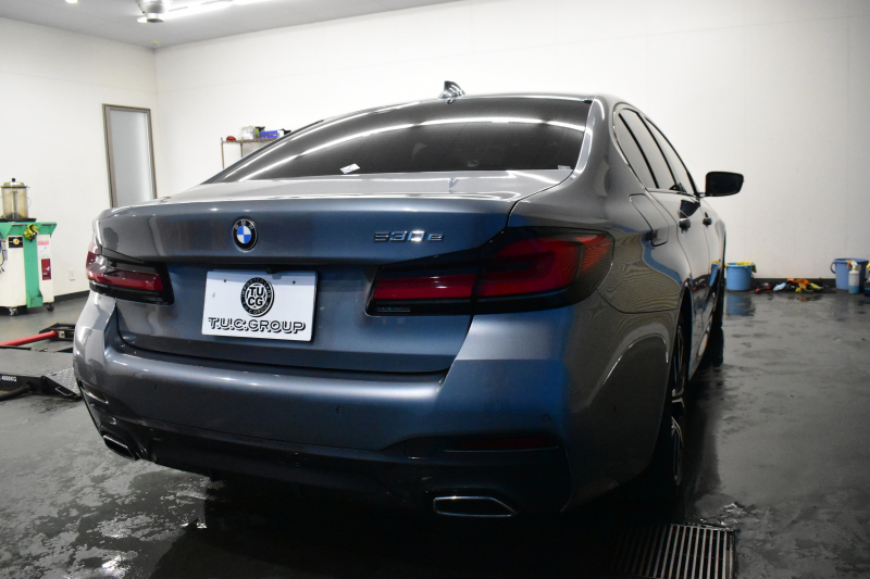 BMW 5シリーズ 530e Mｽﾎﾟｰﾂ LCI後期 PHEV ｴｸｽｸﾙｰｼﾌﾞﾅｯﾊﾟﾚｻﾞｰP 全席ﾋｰﾀｰ&Fﾍﾞﾝﾁﾚｰｼｮﾝ付ﾌﾞﾗｯｸﾅｯﾊﾟﾚｻﾞｰ LEDﾍｯﾄﾞﾗｲﾄ 可変ｻｽﾍﾟﾝｼｮﾝ ﾗｲﾌﾞｺｸﾋﾟｯﾄ ACC HUD LCW ﾀｯﾁﾊﾟﾈﾙﾅﾋﾞ全周囲ｶﾒﾗ ﾌﾙｾｸﾞ 電動ﾄﾗﾝｸ Mｽﾎﾟｰﾂﾌﾞﾚｰｷ  2年保証