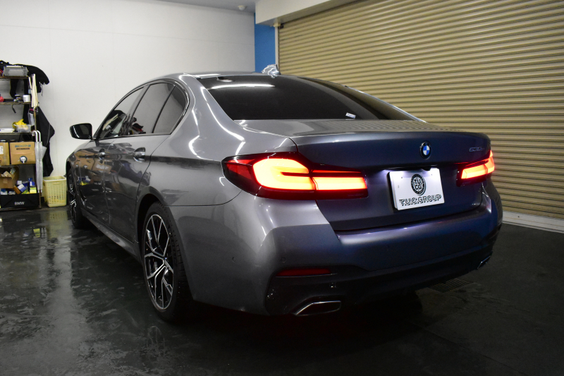 BMW 5シリーズ 530e Mｽﾎﾟｰﾂ LCI後期 PHEV ｴｸｽｸﾙｰｼﾌﾞﾅｯﾊﾟﾚｻﾞｰP 全席ﾋｰﾀｰ&Fﾍﾞﾝﾁﾚｰｼｮﾝ付ﾌﾞﾗｯｸﾅｯﾊﾟﾚｻﾞｰ LEDﾍｯﾄﾞﾗｲﾄ 可変ｻｽﾍﾟﾝｼｮﾝ ﾗｲﾌﾞｺｸﾋﾟｯﾄ ACC HUD LCW ﾀｯﾁﾊﾟﾈﾙﾅﾋﾞ全周囲ｶﾒﾗ ﾌﾙｾｸﾞ 電動ﾄﾗﾝｸ Mｽﾎﾟｰﾂﾌﾞﾚｰｷ  2年保証