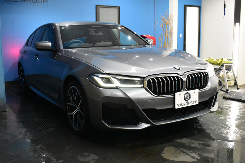 BMW 5シリーズ 530e Mｽﾎﾟｰﾂ LCI後期 PHEV ｴｸｽｸﾙｰｼﾌﾞﾅｯﾊﾟﾚｻﾞｰP 全席ﾋｰﾀｰ&Fﾍﾞﾝﾁﾚｰｼｮﾝ付ﾌﾞﾗｯｸﾅｯﾊﾟﾚｻﾞｰ LEDﾍｯﾄﾞﾗｲﾄ 可変ｻｽﾍﾟﾝｼｮﾝ ﾗｲﾌﾞｺｸﾋﾟｯﾄ ACC HUD LCW ﾀｯﾁﾊﾟﾈﾙﾅﾋﾞ全周囲ｶﾒﾗ ﾌﾙｾｸﾞ 電動ﾄﾗﾝｸ Mｽﾎﾟｰﾂﾌﾞﾚｰｷ  2年保証