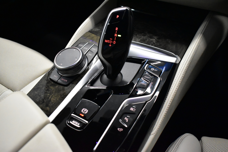 BMW 5シリーズ 530e Mｽﾎﾟｰﾂ LCI後期 PHEV ｴｸｽｸﾙｰｼﾌﾞﾅｯﾊﾟﾚｻﾞｰP 全席ﾋｰﾀｰ&Fﾍﾞﾝﾁﾚｰｼｮﾝ付ｱｲﾎﾞﾘｰﾅｯﾊﾟﾚｻﾞｰ LEDﾍｯﾄﾞﾗｲﾄ 可変ｻｽﾍﾟﾝｼｮﾝ ﾗｲﾌﾞｺｸﾋﾟｯﾄ ACC HUD LCW ﾀｯﾁﾊﾟﾈﾙﾅﾋﾞ全周囲ｶﾒﾗ ﾌﾙｾｸﾞ 電動ﾄﾗﾝｸ Mｽﾎﾟｰﾂﾌﾞﾚｰｷ  2年保証