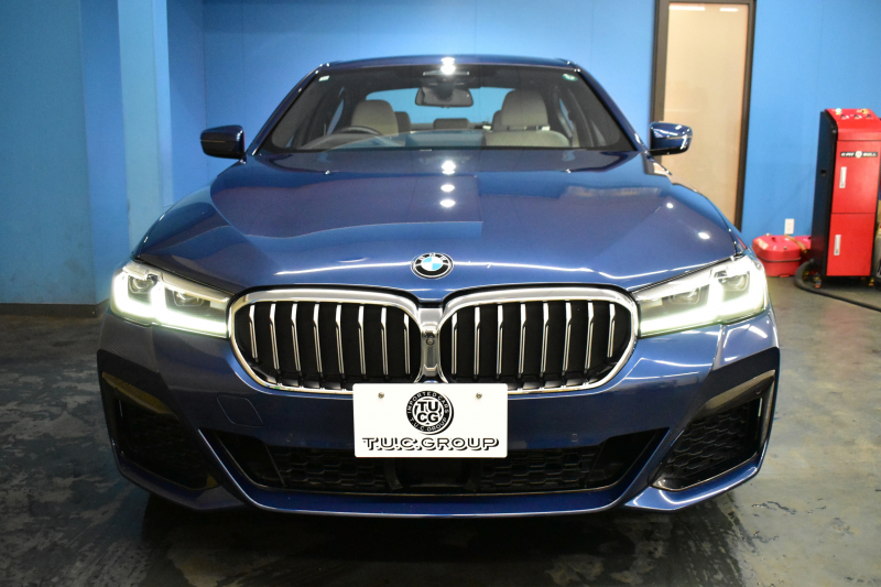BMW 5シリーズ 530e Mｽﾎﾟｰﾂ LCI後期 PHEV ｴｸｽｸﾙｰｼﾌﾞﾅｯﾊﾟﾚｻﾞｰP 全席ﾋｰﾀｰ&Fﾍﾞﾝﾁﾚｰｼｮﾝ付ｱｲﾎﾞﾘｰﾅｯﾊﾟﾚｻﾞｰ LEDﾍｯﾄﾞﾗｲﾄ 可変ｻｽﾍﾟﾝｼｮﾝ ﾗｲﾌﾞｺｸﾋﾟｯﾄ ACC HUD LCW ﾀｯﾁﾊﾟﾈﾙﾅﾋﾞ全周囲ｶﾒﾗ ﾌﾙｾｸﾞ 電動ﾄﾗﾝｸ Mｽﾎﾟｰﾂﾌﾞﾚｰｷ  2年保証