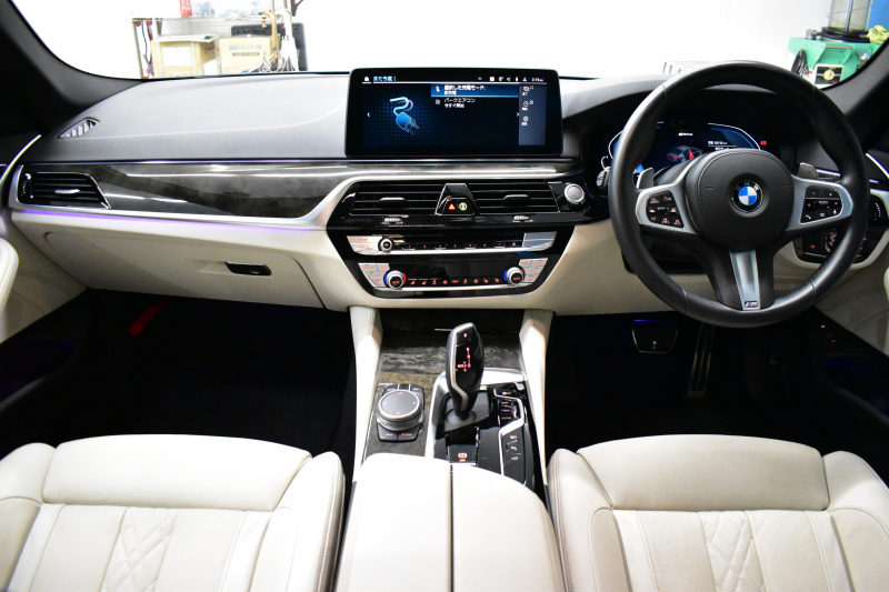 BMW 5シリーズ 530e Mｽﾎﾟｰﾂ LCI後期 PHEV ｴｸｽｸﾙｰｼﾌﾞﾅｯﾊﾟﾚｻﾞｰP 全席ﾋｰﾀｰ&Fﾍﾞﾝﾁﾚｰｼｮﾝ付ｱｲﾎﾞﾘｰﾅｯﾊﾟﾚｻﾞｰ LEDﾍｯﾄﾞﾗｲﾄ 可変ｻｽﾍﾟﾝｼｮﾝ ﾗｲﾌﾞｺｸﾋﾟｯﾄ ACC HUD LCW ﾀｯﾁﾊﾟﾈﾙﾅﾋﾞ全周囲ｶﾒﾗ ﾌﾙｾｸﾞ 電動ﾄﾗﾝｸ Mｽﾎﾟｰﾂﾌﾞﾚｰｷ  2年保証