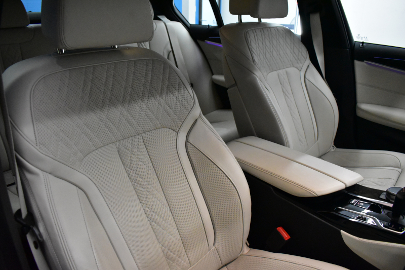 BMW 5シリーズ 530e Mｽﾎﾟｰﾂ LCI後期 PHEV ｴｸｽｸﾙｰｼﾌﾞﾅｯﾊﾟﾚｻﾞｰP 全席ﾋｰﾀｰ&Fﾍﾞﾝﾁﾚｰｼｮﾝ付ｱｲﾎﾞﾘｰﾅｯﾊﾟﾚｻﾞｰ LEDﾍｯﾄﾞﾗｲﾄ 可変ｻｽﾍﾟﾝｼｮﾝ ﾗｲﾌﾞｺｸﾋﾟｯﾄ ACC HUD LCW ﾀｯﾁﾊﾟﾈﾙﾅﾋﾞ全周囲ｶﾒﾗ ﾌﾙｾｸﾞ 電動ﾄﾗﾝｸ Mｽﾎﾟｰﾂﾌﾞﾚｰｷ  2年保証