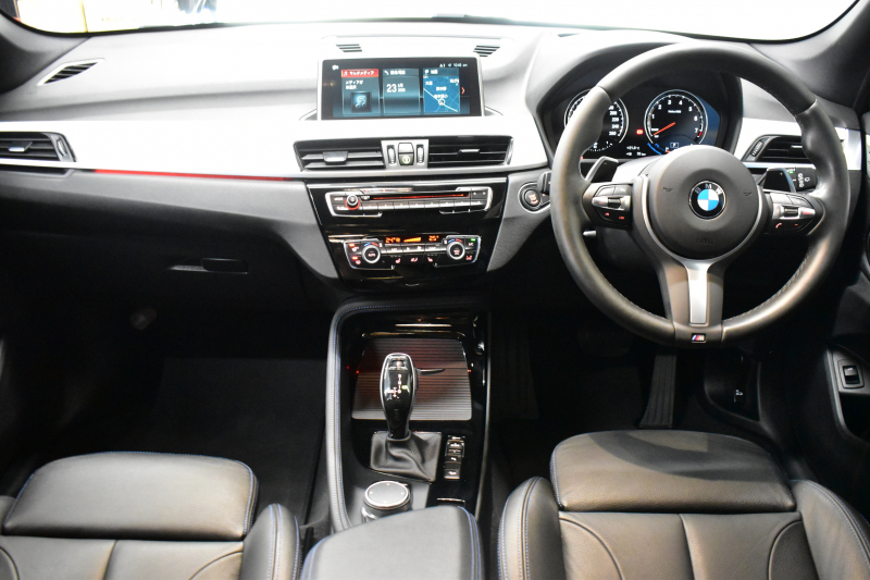 BMW X1 Xdrive20i Mｽﾎﾟｰﾂ 4WD 中期ﾓﾃﾞﾙ  ｱﾄﾞﾊﾞﾝｽﾄﾞｱｸﾃｨﾌﾞｾｰﾌﾃｨP 追従ACC HUD ﾋｰﾀｰ付電動黒革 ﾀｯﾁﾊﾟﾈﾙﾅﾋﾞBｶﾒﾗ Pｱｼｽﾄ前後PDC LEDﾍｯﾄﾞﾗｲﾄ 衝突軽減 車線逸脱&歩行者警告 電動Rｹﾞｰﾄ ﾄﾞﾗﾊﾟﾌｫ 2年保証