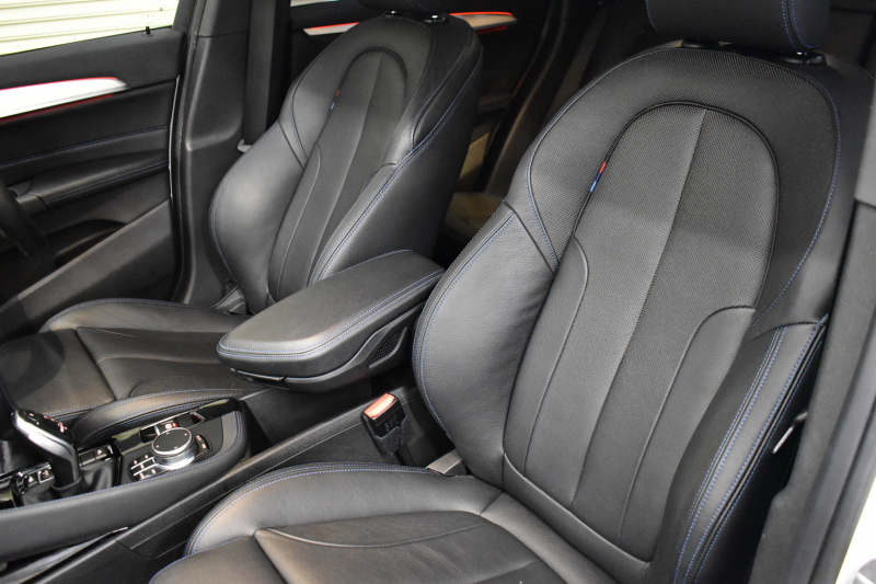 BMW X1 Xdrive20i Mｽﾎﾟｰﾂ 4WD 中期ﾓﾃﾞﾙ  ｱﾄﾞﾊﾞﾝｽﾄﾞｱｸﾃｨﾌﾞｾｰﾌﾃｨP 追従ACC HUD ﾋｰﾀｰ付電動黒革 ﾀｯﾁﾊﾟﾈﾙﾅﾋﾞBｶﾒﾗ Pｱｼｽﾄ前後PDC LEDﾍｯﾄﾞﾗｲﾄ 衝突軽減 車線逸脱&歩行者警告 電動Rｹﾞｰﾄ ﾄﾞﾗﾊﾟﾌｫ 2年保証