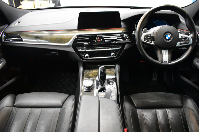 BMW 6シリーズ 640iｸﾞﾗﾝﾂｰﾘｽﾓ XﾄﾞﾗｲﾌﾞMｽﾎﾟｰﾂ 4WD ｲﾉﾍﾞｰｼｮﾝ&ｺﾝﾌｫｰﾄP ﾊﾟﾉﾗﾏｻﾝR ﾘｱｴﾝﾀｰ ﾃｲﾝﾒﾝﾄｼｽﾃﾑ 20AW LEDﾍｯﾄﾞﾗｲﾄ ACC HUD 前席ﾍﾞﾝﾁﾚｰｼｮﾝ&ﾏｯｻｰｼﾞ全席ﾋｰﾀｰ付黒革 車線変更警告 ｼﾞｪｽﾁｬｰC付ﾀｯﾁﾊﾟﾈﾙﾅﾋﾞTV 全周ｶﾒ3Dﾋﾞｭｰ 2年保証