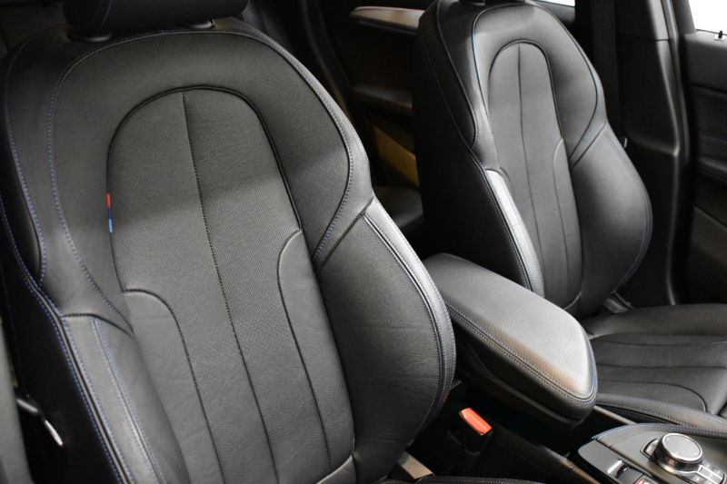 BMW X1 Xdrive20i Mｽﾎﾟｰﾂ 4WD ｱﾄﾞﾊﾞﾝｽﾄﾞｱｸﾃｨﾌﾞｾｰﾌﾃｨP 追従ACC HUD ﾋｰﾀｰ付電動黒革 ﾀｯﾁﾊﾟﾈﾙﾅﾋﾞBｶﾒﾗ Pｱｼｽﾄ前後PDC LEDﾍｯﾄﾞﾗｲﾄ 衝突軽減 車線逸脱&歩行者警告 電動Rｹﾞｰﾄ ﾄﾞﾗﾊﾟﾌｫ 2年保証