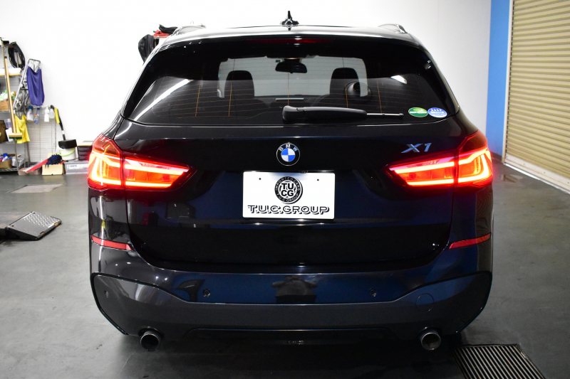 BMW X1 Xdrive20i Mｽﾎﾟｰﾂ 4WD ｱﾄﾞﾊﾞﾝｽﾄﾞｱｸﾃｨﾌﾞｾｰﾌﾃｨP 追従ACC HUD ﾋｰﾀｰ付電動黒革 ﾀｯﾁﾊﾟﾈﾙﾅﾋﾞBｶﾒﾗ Pｱｼｽﾄ前後PDC LEDﾍｯﾄﾞﾗｲﾄ 衝突軽減 車線逸脱&歩行者警告 電動Rｹﾞｰﾄ ﾄﾞﾗﾊﾟﾌｫ 2年保証