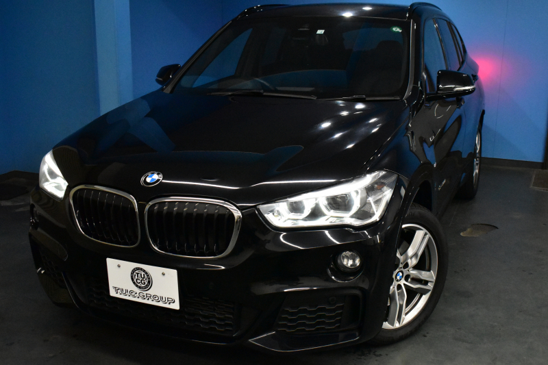 BMW X1 Xdrive20i Mｽﾎﾟｰﾂ 4WD ｱﾄﾞﾊﾞﾝｽﾄﾞｱｸﾃｨﾌﾞｾｰﾌﾃｨP 追従ACC HUD ﾋｰﾀｰ付電動黒革 ﾀｯﾁﾊﾟﾈﾙﾅﾋﾞBｶﾒﾗ Pｱｼｽﾄ前後PDC LEDﾍｯﾄﾞﾗｲﾄ 衝突軽減 車線逸脱&歩行者警告 電動Rｹﾞｰﾄ ﾄﾞﾗﾊﾟﾌｫ 2年保証