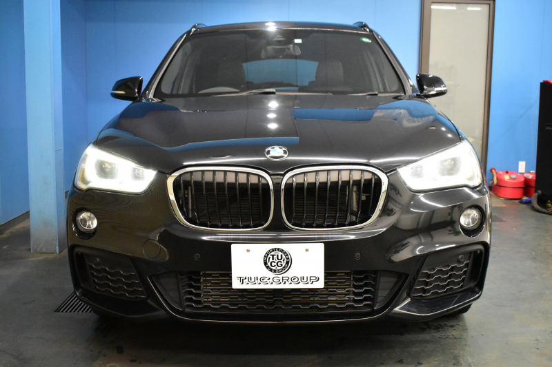 BMW X1 Xdrive20i Mｽﾎﾟｰﾂ 4WD ｱﾄﾞﾊﾞﾝｽﾄﾞｱｸﾃｨﾌﾞｾｰﾌﾃｨP 追従ACC HUD ﾋｰﾀｰ付電動黒革 ﾀｯﾁﾊﾟﾈﾙﾅﾋﾞBｶﾒﾗ Pｱｼｽﾄ前後PDC LEDﾍｯﾄﾞﾗｲﾄ 衝突軽減 車線逸脱&歩行者警告 電動Rｹﾞｰﾄ ﾄﾞﾗﾊﾟﾌｫ 2年保証