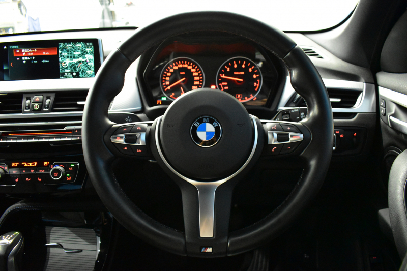 BMW X1 Xdrive20i Mｽﾎﾟｰﾂ 4WD ｱﾄﾞﾊﾞﾝｽﾄﾞｱｸﾃｨﾌﾞｾｰﾌﾃｨP 追従ACC HUD ﾋｰﾀｰ付電動黒革 ﾀｯﾁﾊﾟﾈﾙﾅﾋﾞBｶﾒﾗ Pｱｼｽﾄ前後PDC LEDﾍｯﾄﾞﾗｲﾄ 衝突軽減 車線逸脱&歩行者警告 電動Rｹﾞｰﾄ ﾄﾞﾗﾊﾟﾌｫ 2年保証