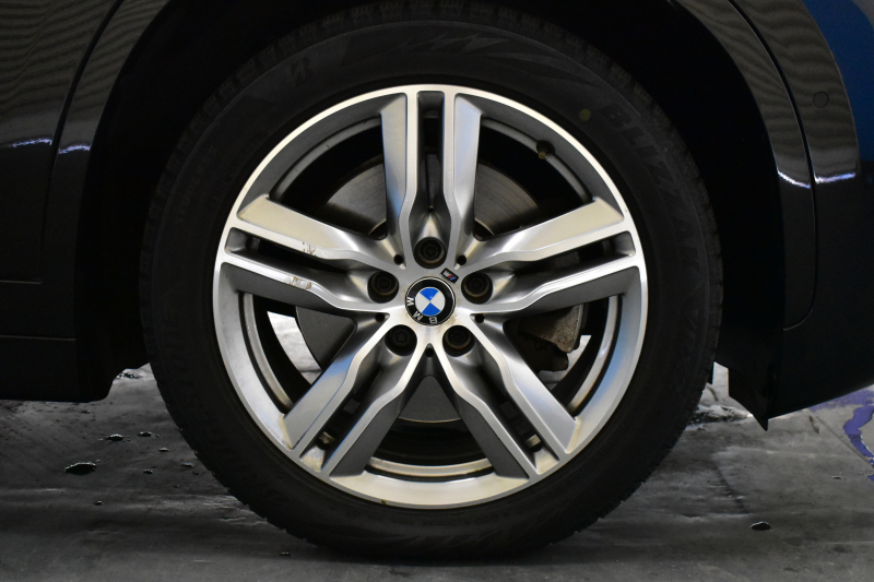 BMW X1 Xdrive20i Mｽﾎﾟｰﾂ 4WD ｱﾄﾞﾊﾞﾝｽﾄﾞｱｸﾃｨﾌﾞｾｰﾌﾃｨP 追従ACC HUD ﾋｰﾀｰ付電動黒革 ﾀｯﾁﾊﾟﾈﾙﾅﾋﾞBｶﾒﾗ Pｱｼｽﾄ前後PDC LEDﾍｯﾄﾞﾗｲﾄ 衝突軽減 車線逸脱&歩行者警告 電動Rｹﾞｰﾄ ﾄﾞﾗﾊﾟﾌｫ 2年保証