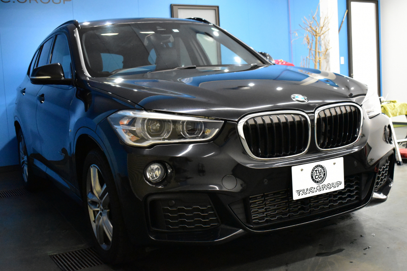 BMW X1 Xdrive20i Mｽﾎﾟｰﾂ 4WD ｱﾄﾞﾊﾞﾝｽﾄﾞｱｸﾃｨﾌﾞｾｰﾌﾃｨP 追従ACC HUD ﾋｰﾀｰ付電動黒革 ﾀｯﾁﾊﾟﾈﾙﾅﾋﾞBｶﾒﾗ Pｱｼｽﾄ前後PDC LEDﾍｯﾄﾞﾗｲﾄ 衝突軽減 車線逸脱&歩行者警告 電動Rｹﾞｰﾄ ﾄﾞﾗﾊﾟﾌｫ 2年保証